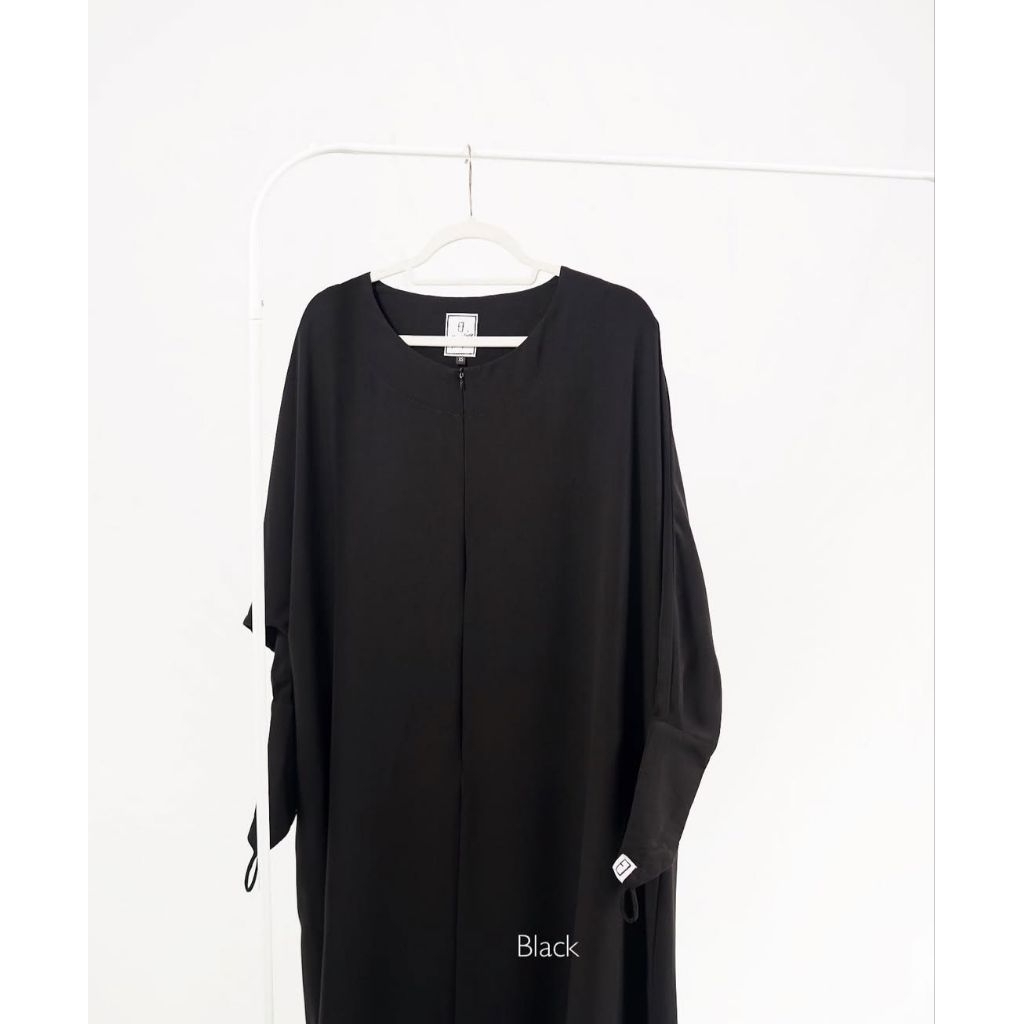 Preloved Luna Abaya sizeXXS Black Mina sultan anti Uv Elmadina Abaya