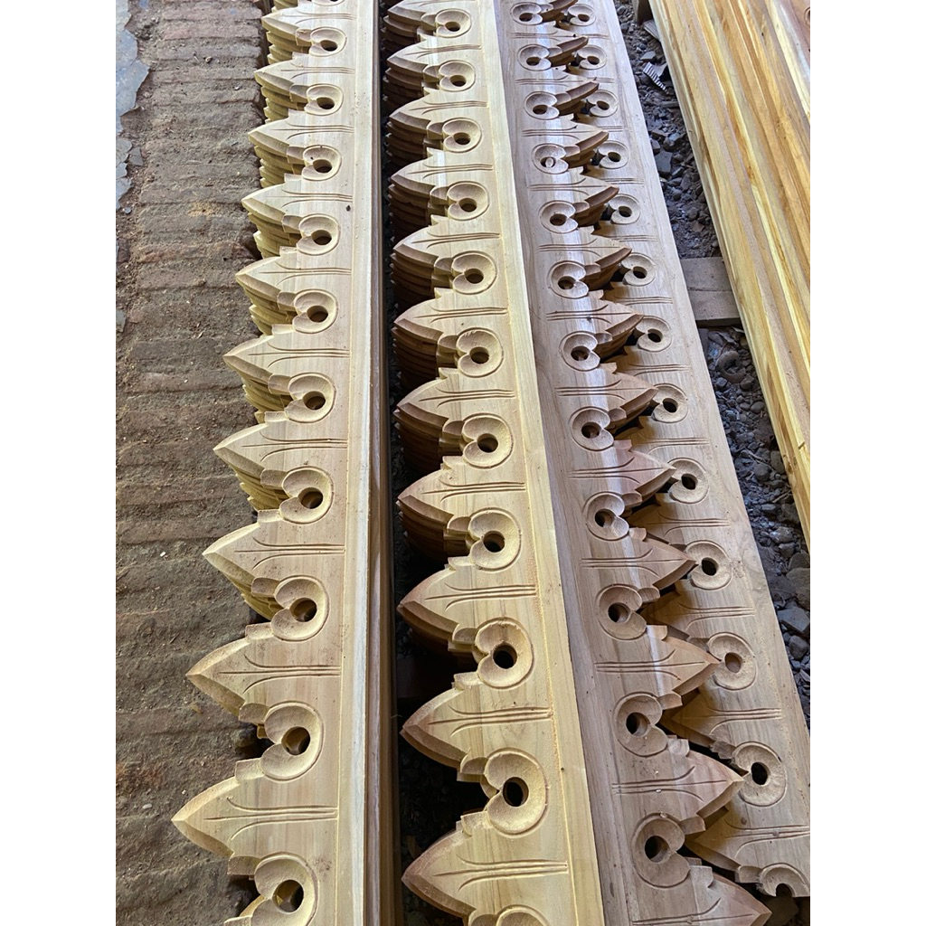 Lisplang ukir kayu jati