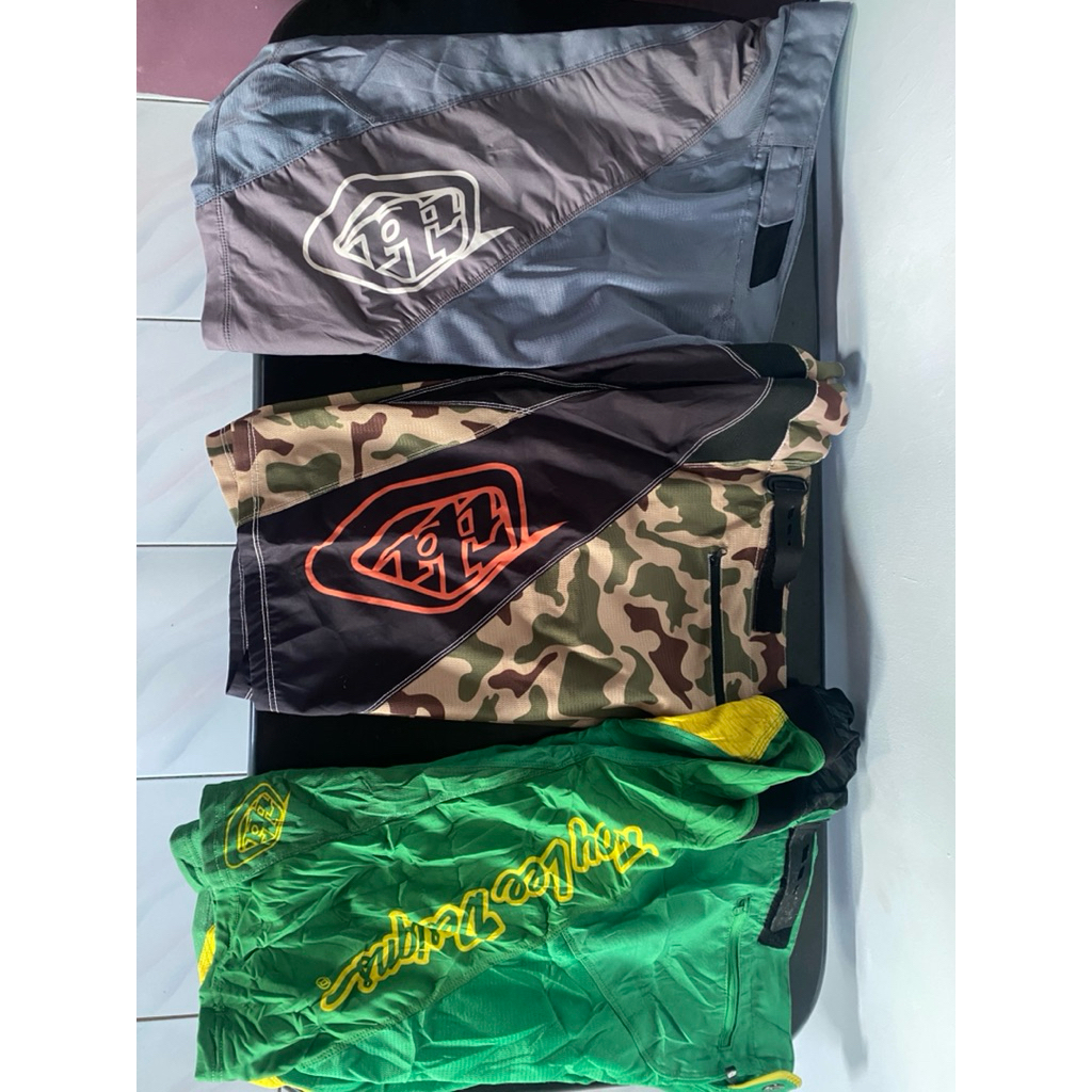 celana troy lee design