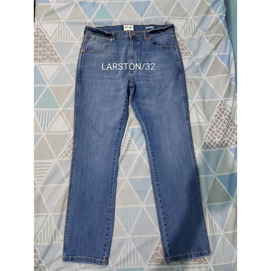 CELANA DENIM WRANGLER LARSTON (NOT LEVIS, OLDBLUE, WINGMAN, SAGE OR NUDIE JEANS)