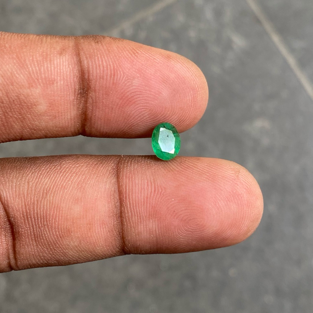 Batu Zamrud Colombia Natural Zambian Emerald Jamrud Ukuran Kecil Dim 7x5.5x4 CT 0.90