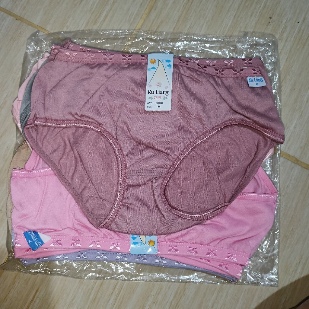 CD RU LIANG/CELANA DALAM WANITA RU LIANG UK M