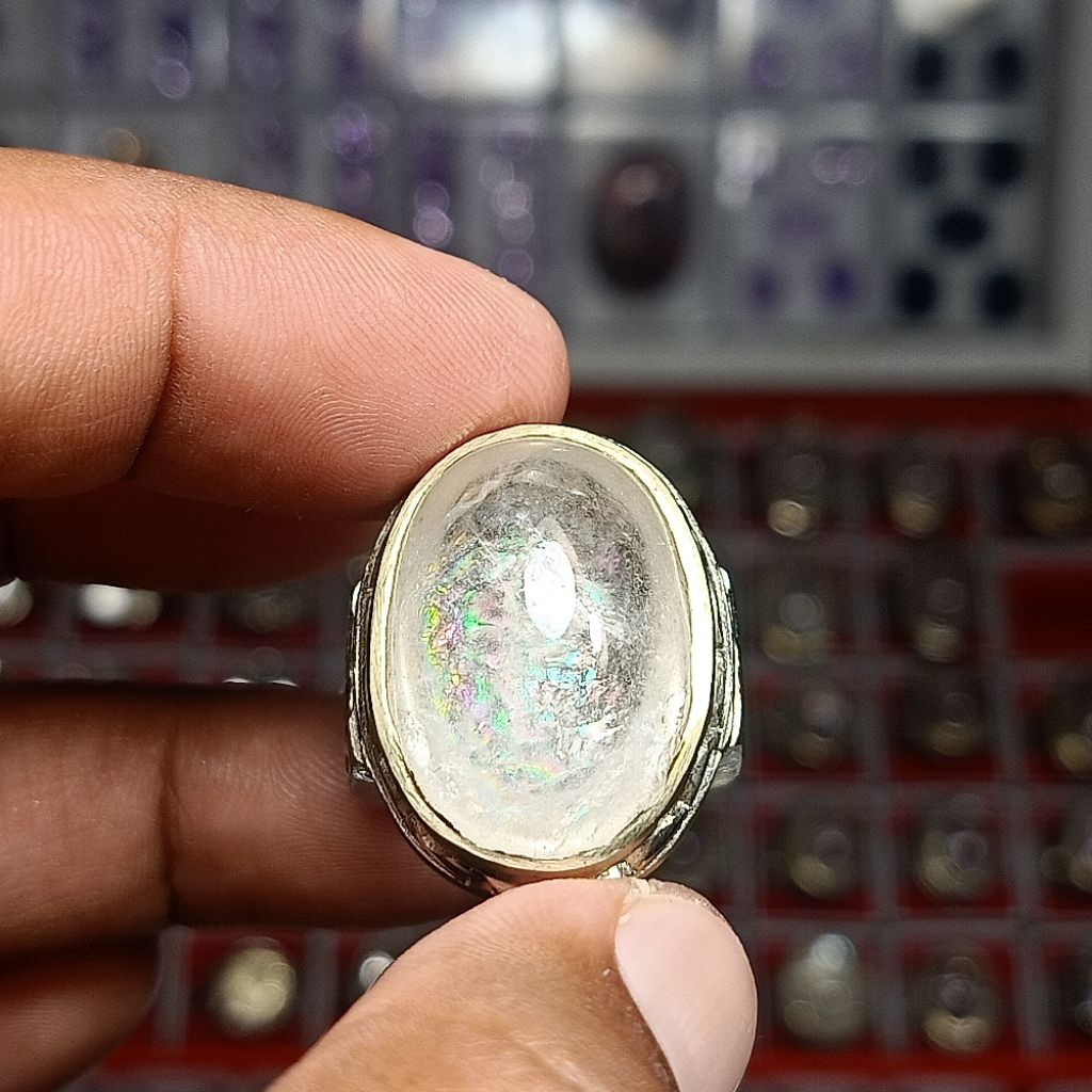 CINCIN PRIA BERMATA BATU KECUBUNG AIR PELANGI KALIMANTAN ( NATURAL QUARTZ )