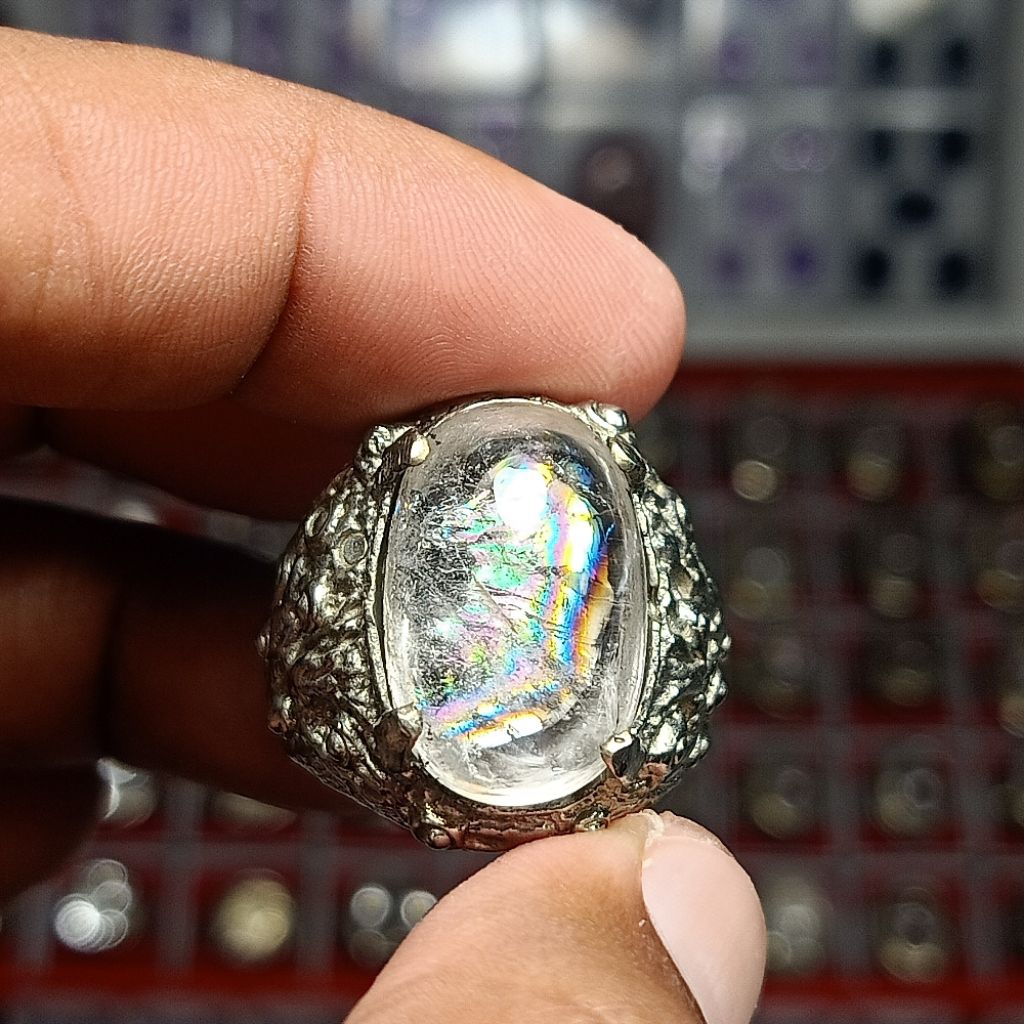 CINCIN PRIA BERMATA BATU KECUBUNG AIR PELANGI KALIMANTAN ( NATURAL QUARTZ )