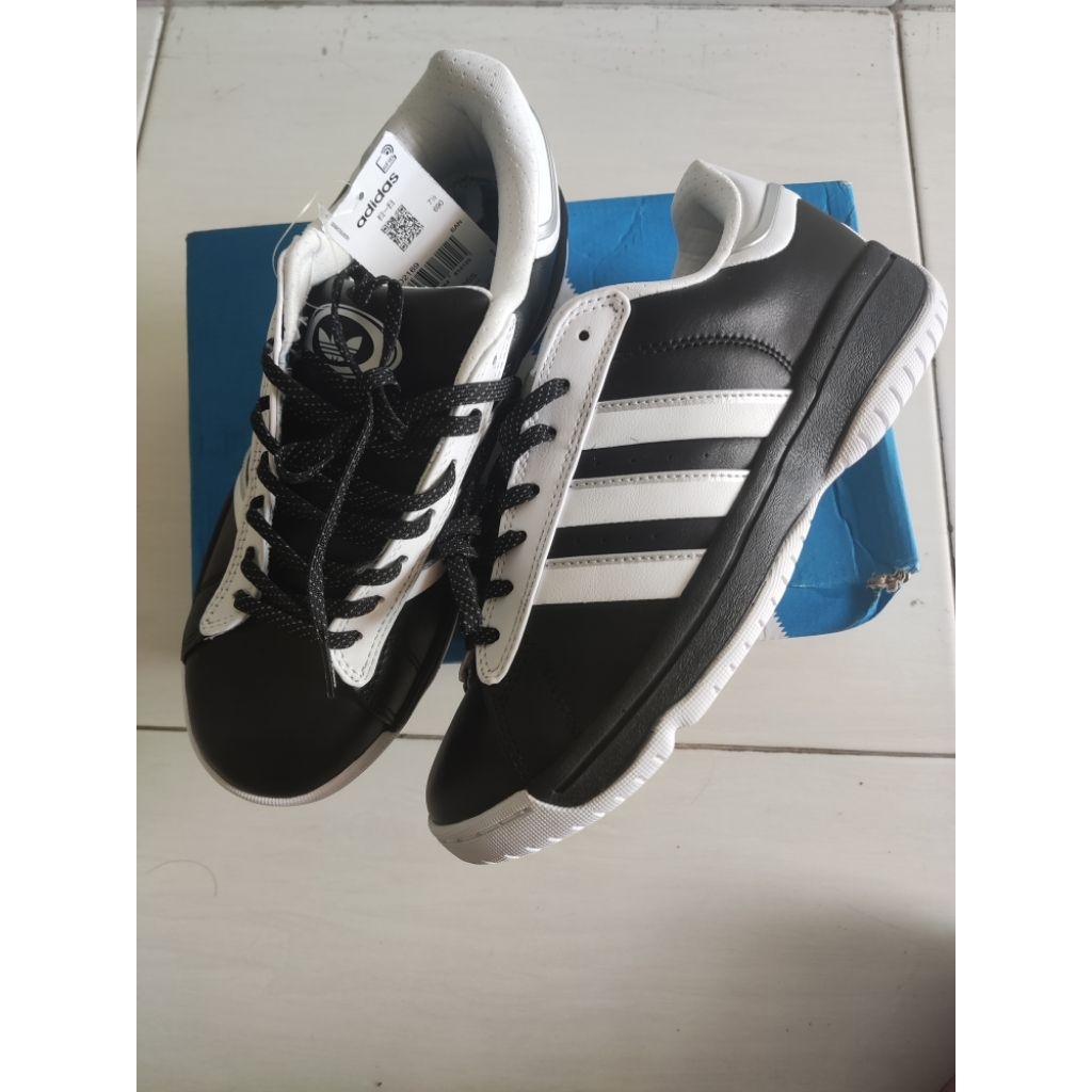 Adidas torsion super black and white Size 41