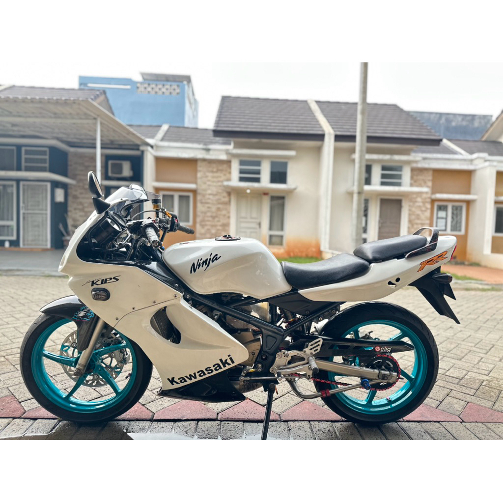 Kawasaki Ninja rr old zx ( cbu ) tahun 2005 kode rangka JKA putih albino
