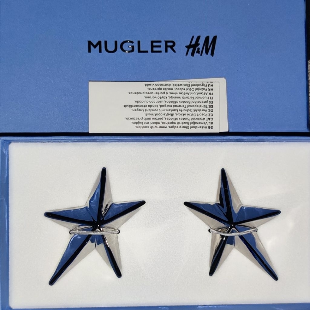Anting Unisex H&M x Mugler star shape earrings