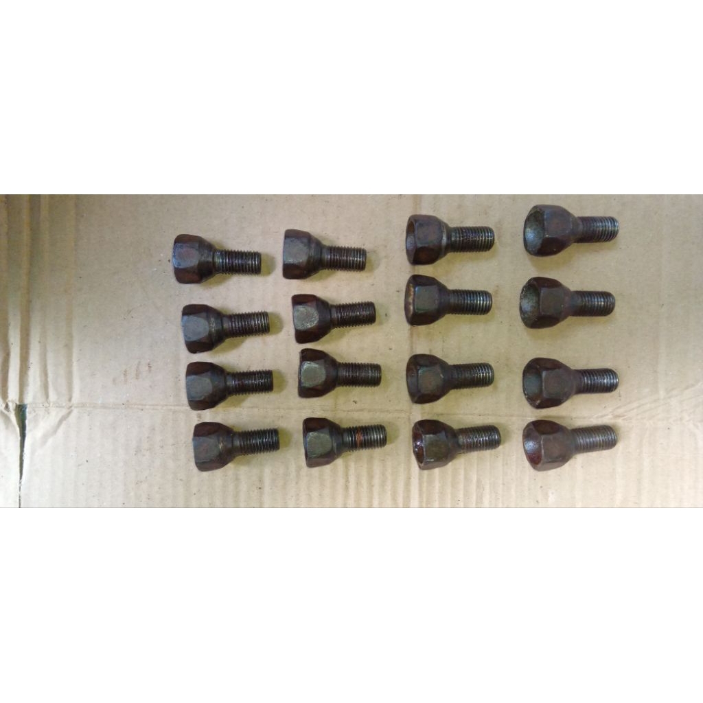 Baut Roda mobil Mazda MR90 Original