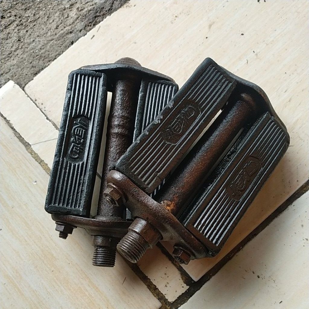 pedal sepeda onthel tua