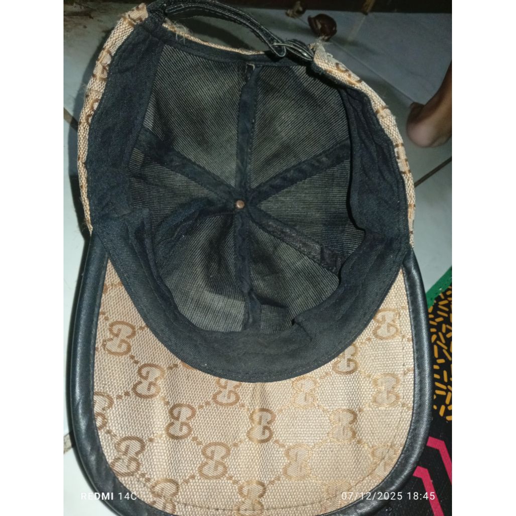preloved topi gucci