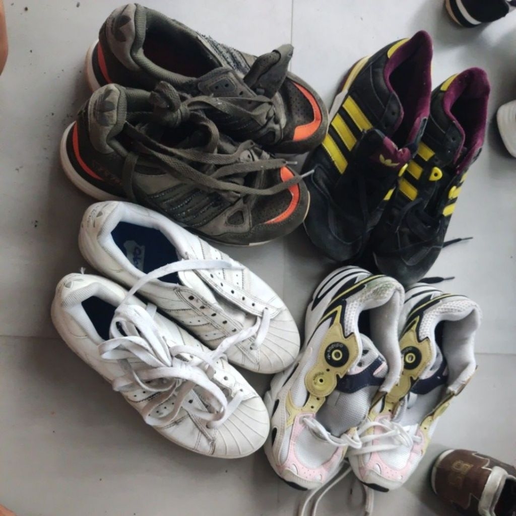 sepatu Adidas remaja bekas