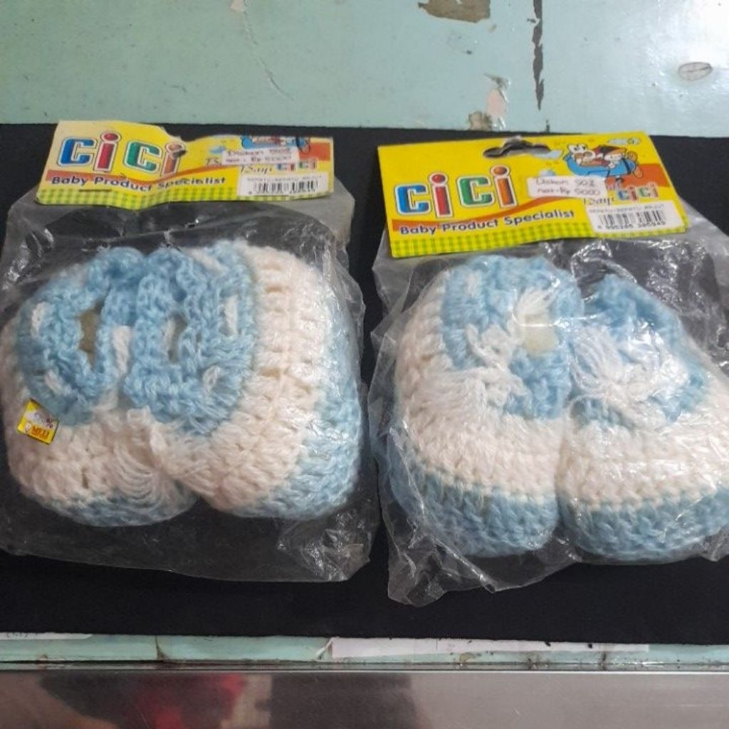 kaos kaki rajut bayi warna kombinasi biru putih