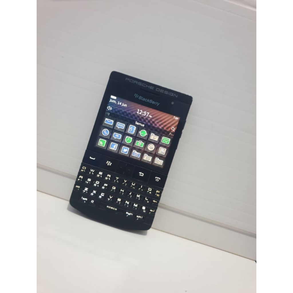 blackberry porsche design p'9981 original