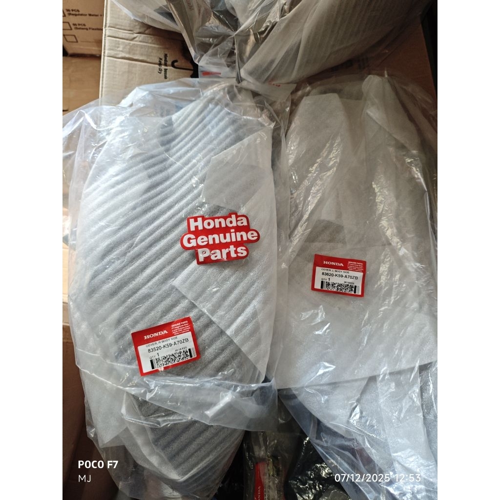 83620K59A70ZB & 83520K59A70  / COVER SAMBUNGAN BODY VARIO 125 / 150 LED NEW