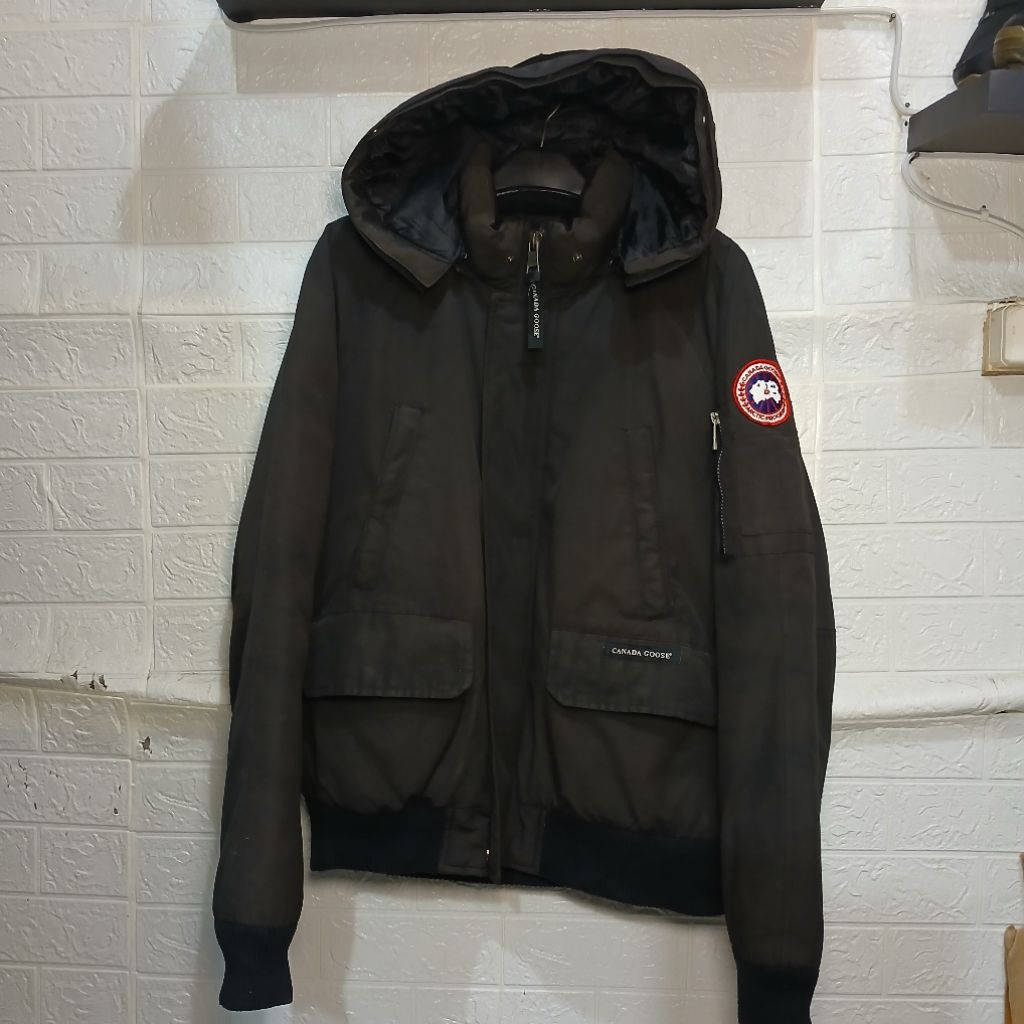 Jacket Outdoor Bulang Canada Goose Hitam size L