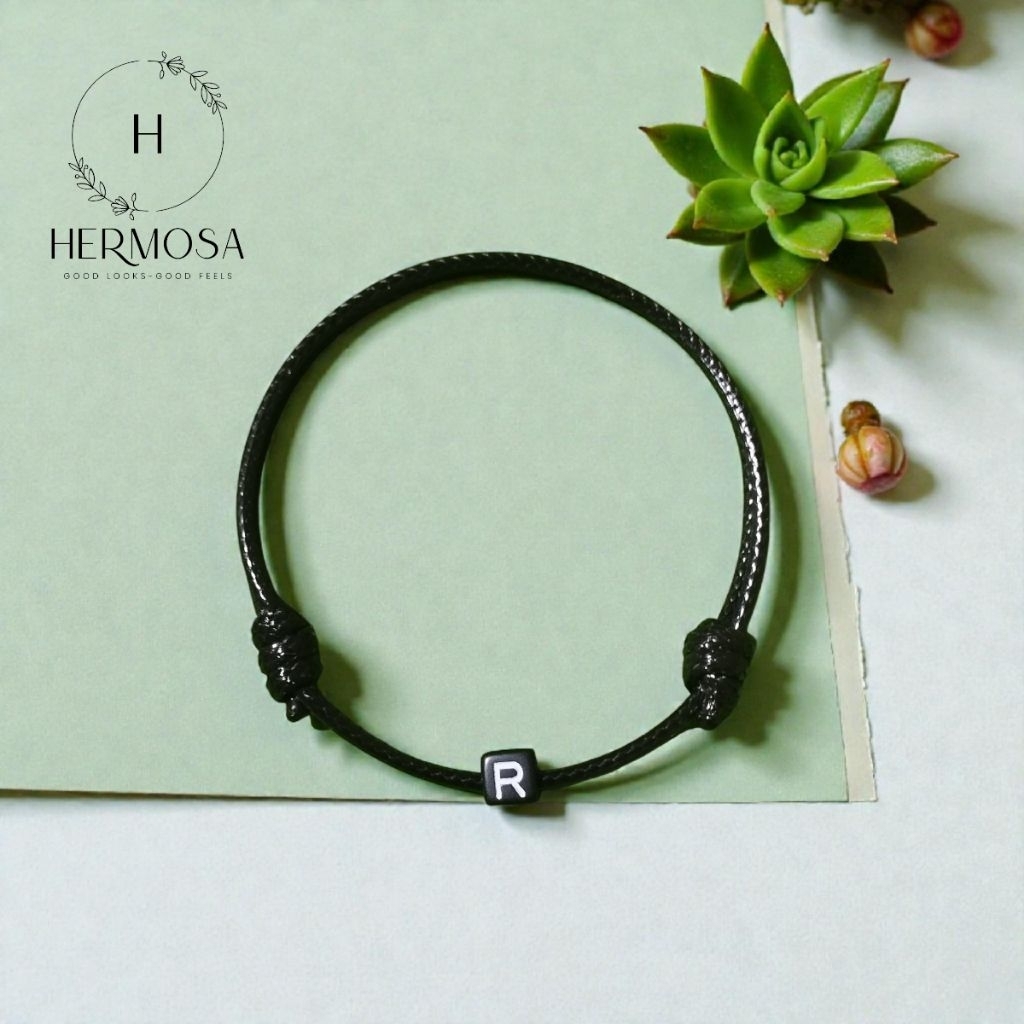 Gelang inisial huruf dadu simple