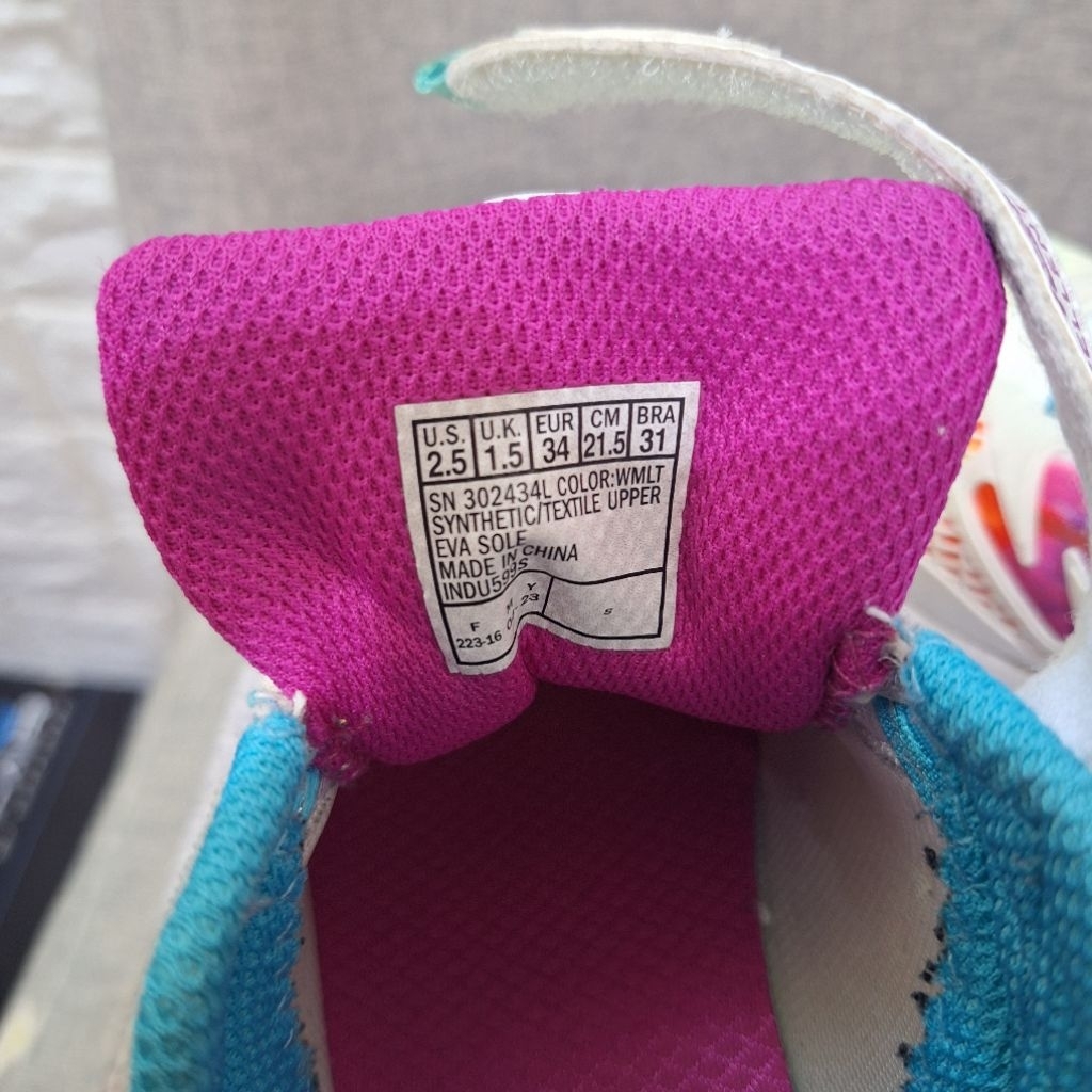 Sepatu putih skechers original