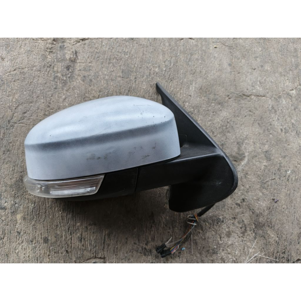 spion datsun go kanan