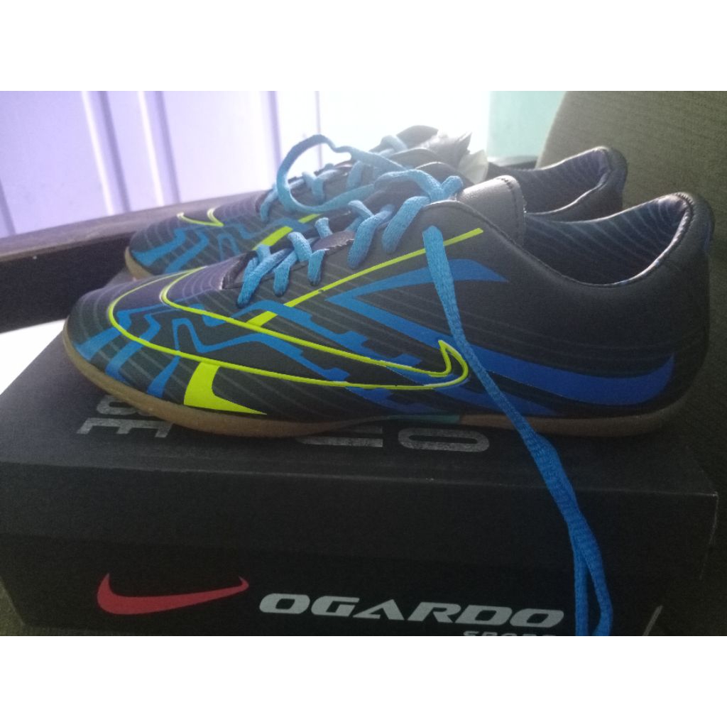sepatu futsal Ogardo size 40