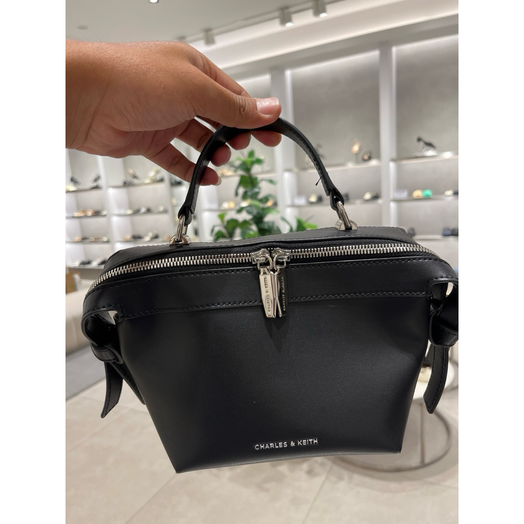 charles and keith aurellia top handle