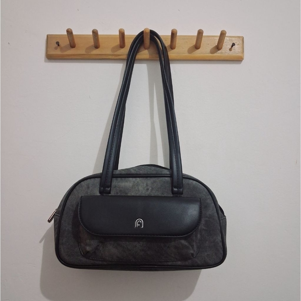 Preloved Aespa Bag by Age Free