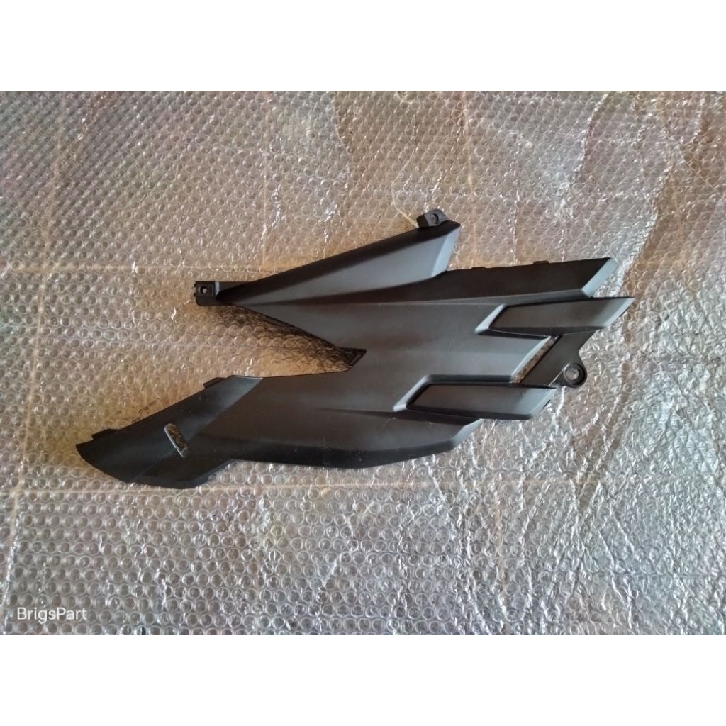 cover sambungan depan bodi belakang sebelah kanan honda cs1 cs one cs 1 original