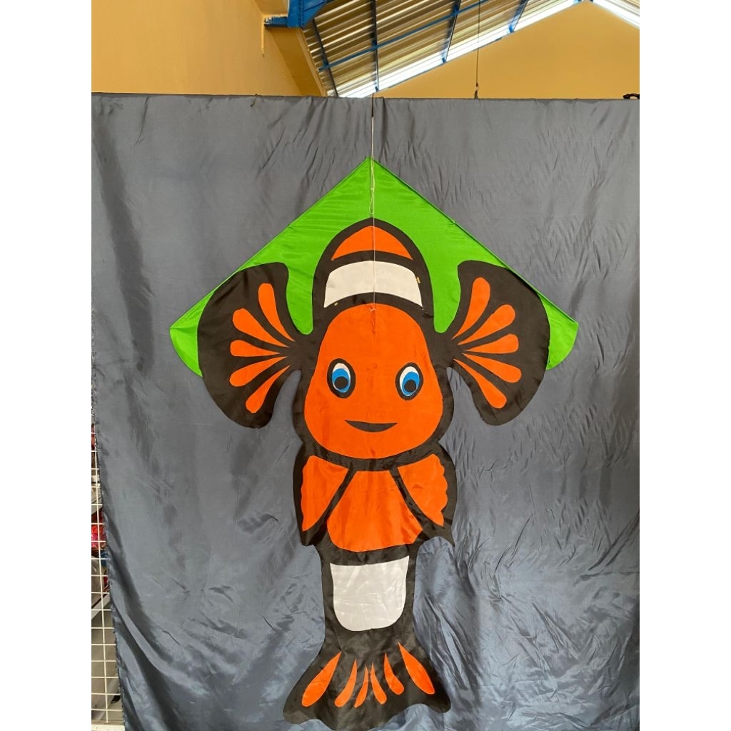 Layang layang kain motif ikan