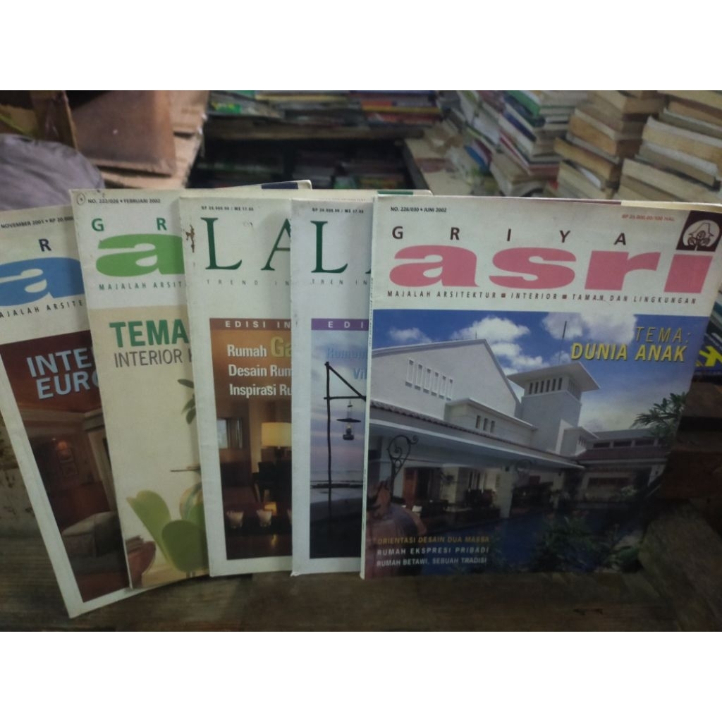 majalah asri ukuran A4 majalah desain rumah bekas masih bagus dalam nya original Asli