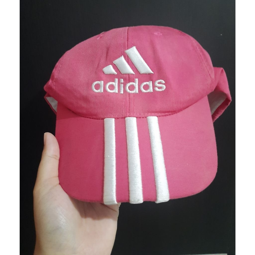 Topi pink untuk anak remaja perempuan