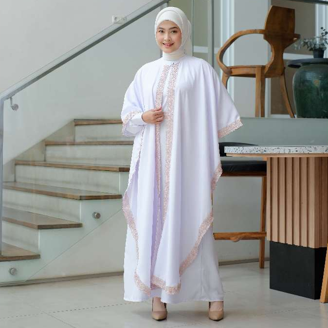 Fatih dan Firra | Gamis Dewasa Mayra Hitam dan Putih 2 Layer Full Renda Wudhu Friendly