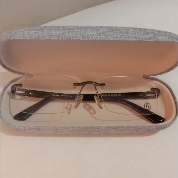 Preloved kacamata Cartier frameless.