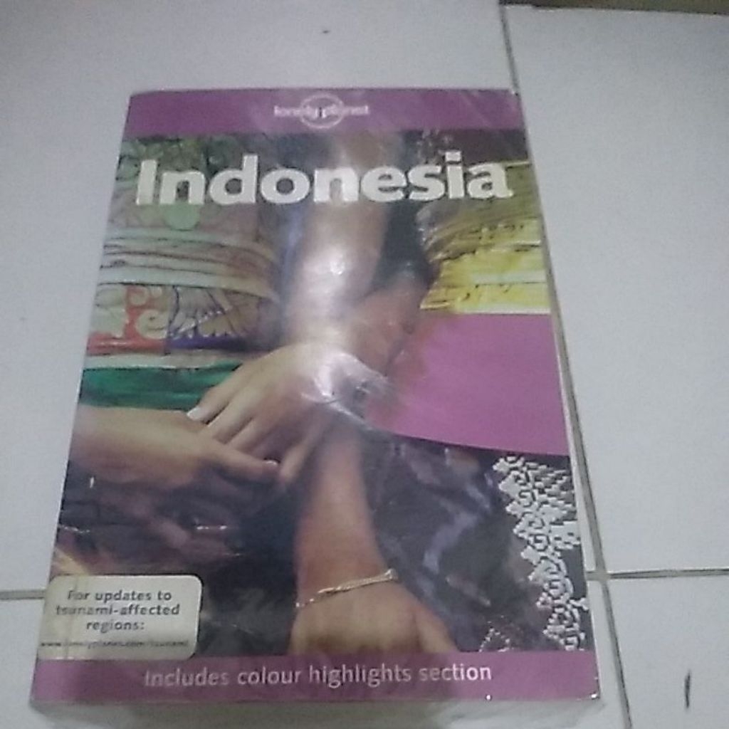 BUKU LONELY PLANET INDONESIA,INCLUDES COLOUR HIGHLIGHT SECTION