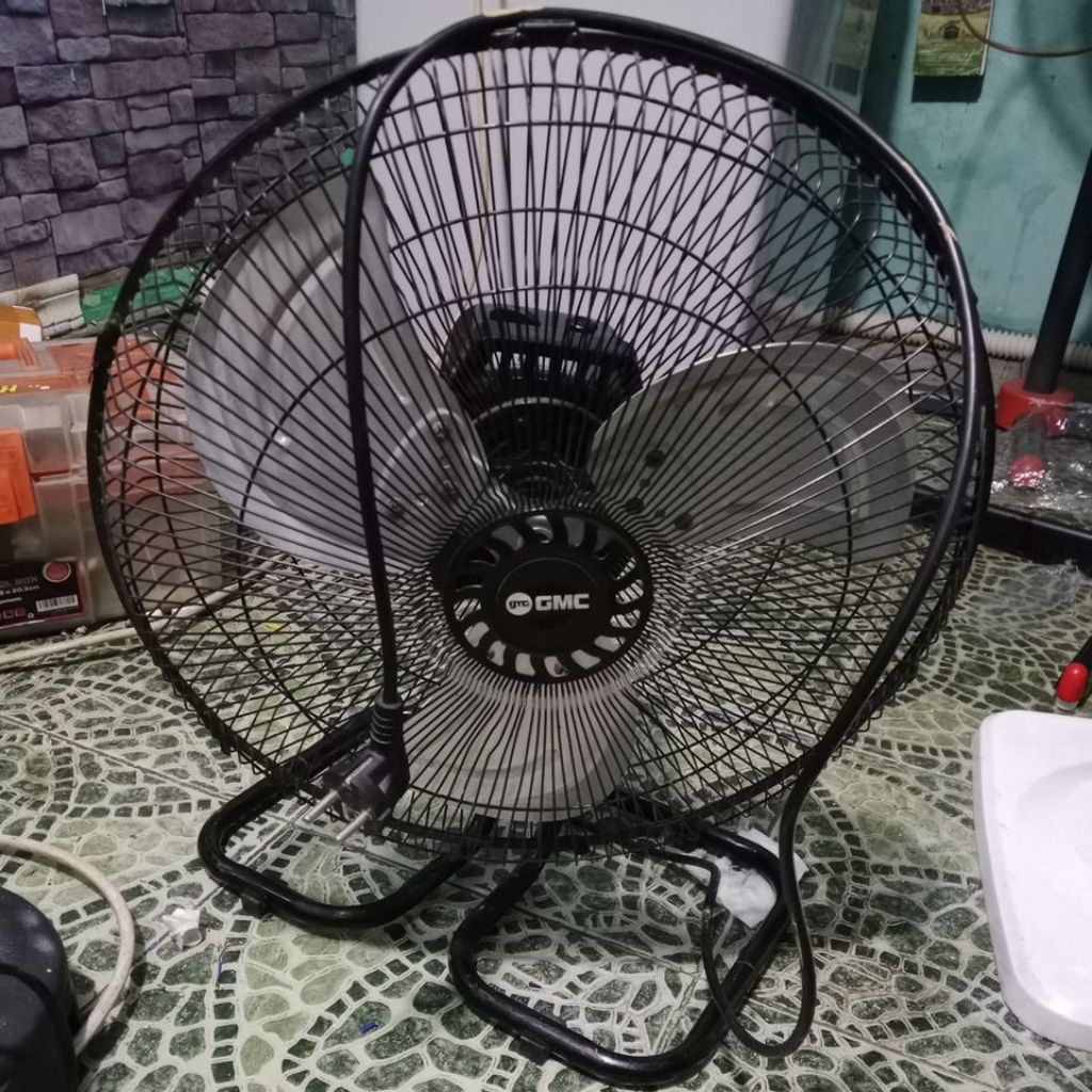 body komplit kipas angin gmc 16inc(TANPA DINAMO) bekas pakai, masih bagus