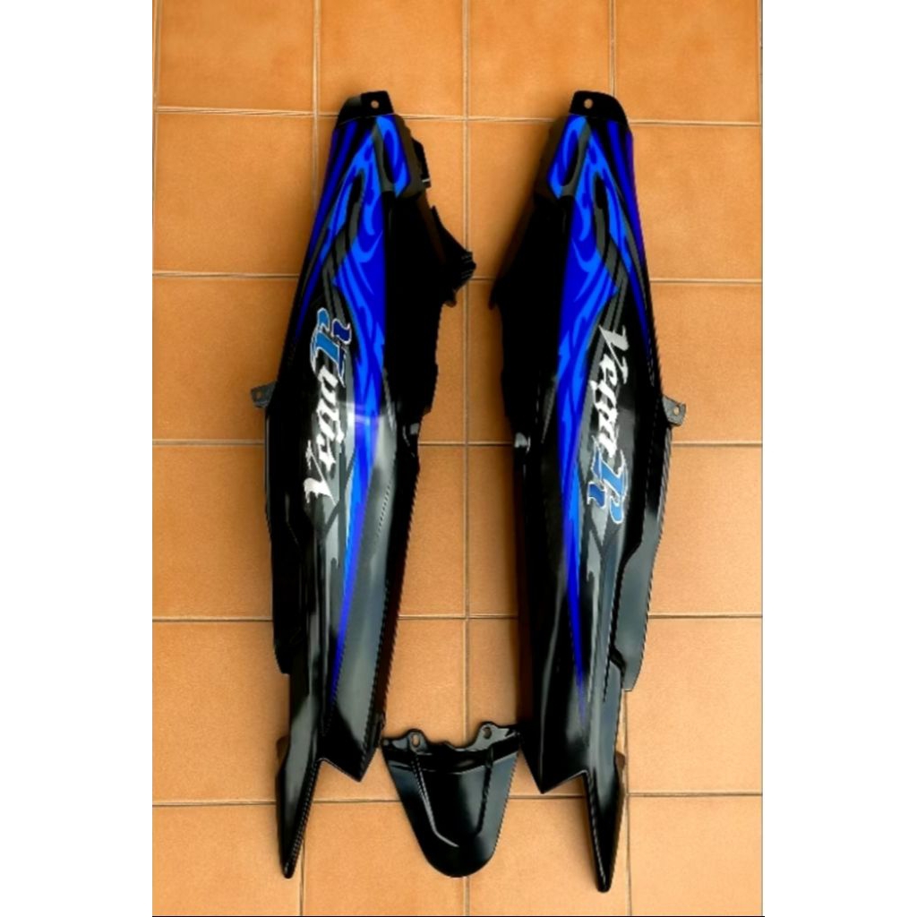 cover body belakang vega r new plus striping biru standart original