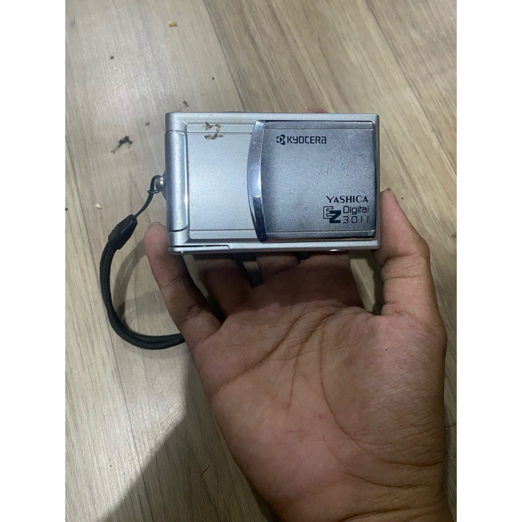 DIGICAM KYOCERA YASHICA EZ 3011