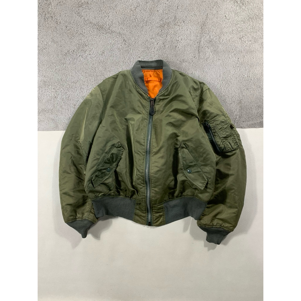 Alpha industries bomber jacket  Size xlarge Panjang 63cm Lebar 69cm