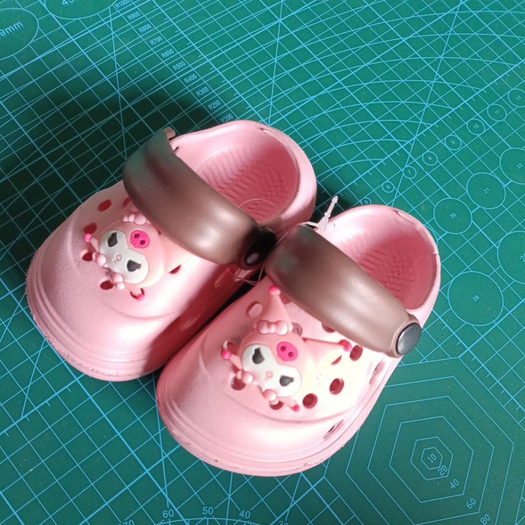 SANDAL ANAK PEREMPUAN KUROMI