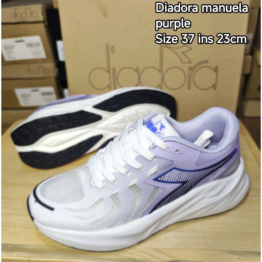 Sepatu olah raga wanita / sepatu putih diadora