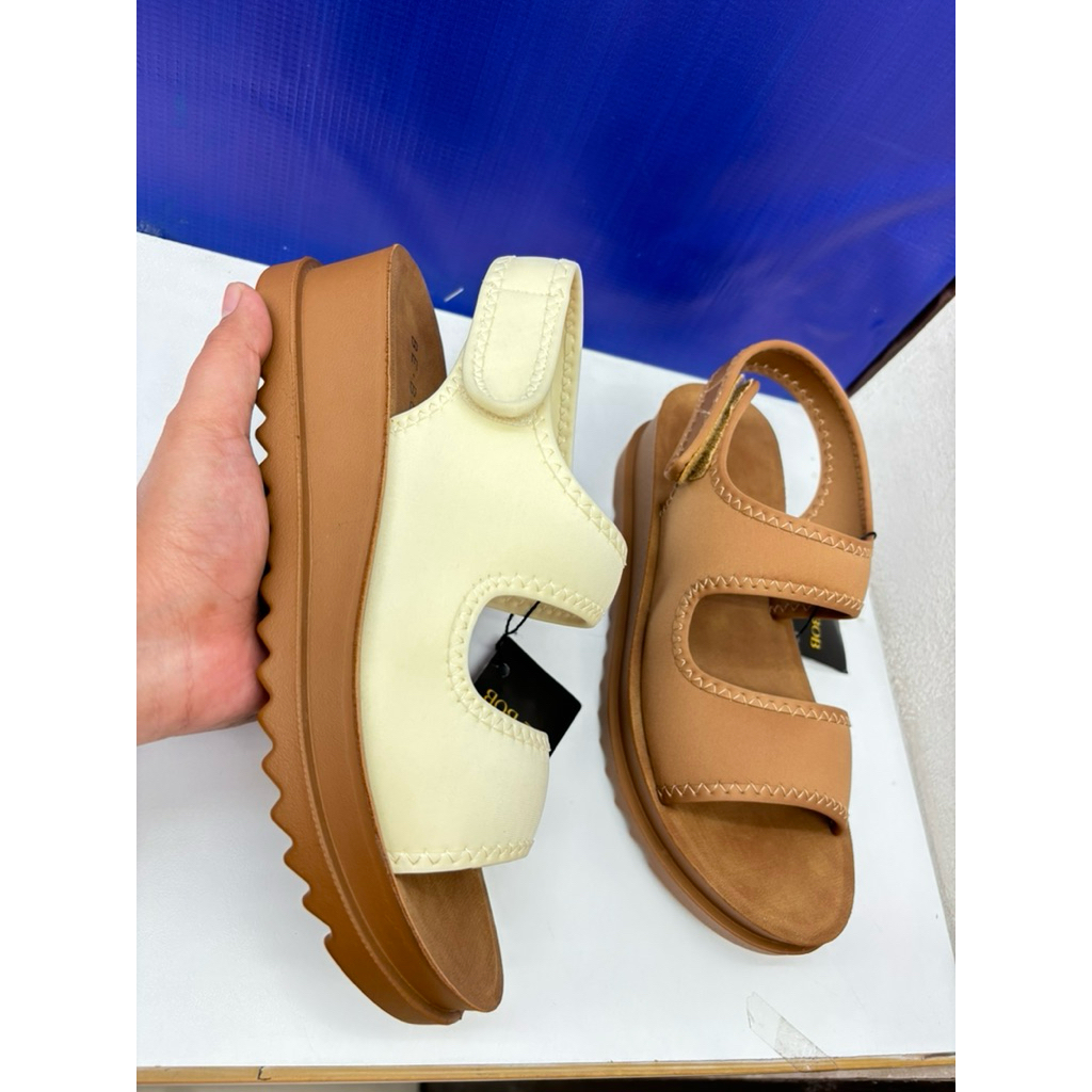 Sepatu Wedges Wanita Terkini