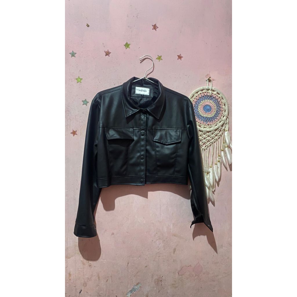 jaket kemeja leather hitam crop