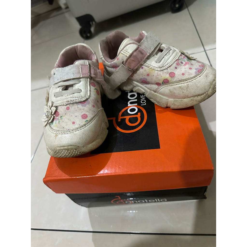 Preloved sepatu donatello anak perempuan