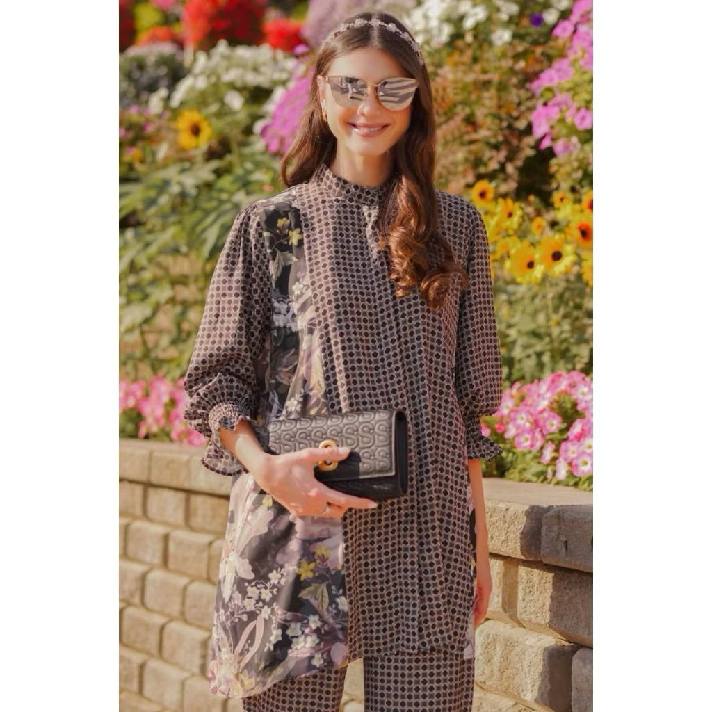 Preloved Into The Garden S by Benang Jarum