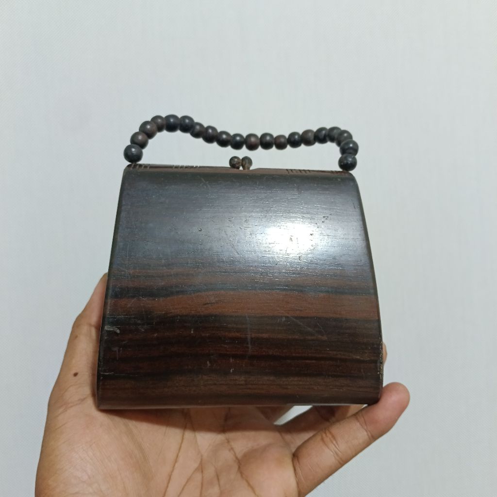 Tas unik berbahan kayu
