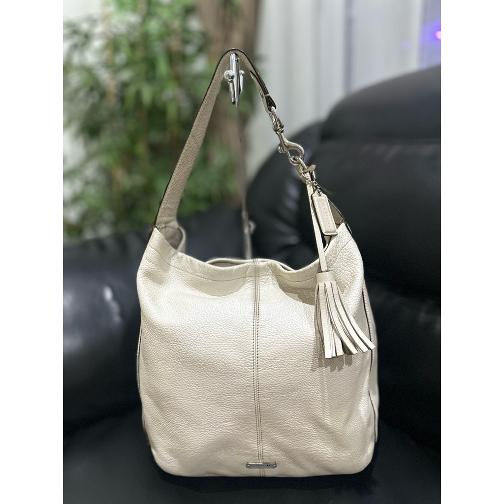 Coach Avery Leather Hobo Silver Pearl preloved authentic