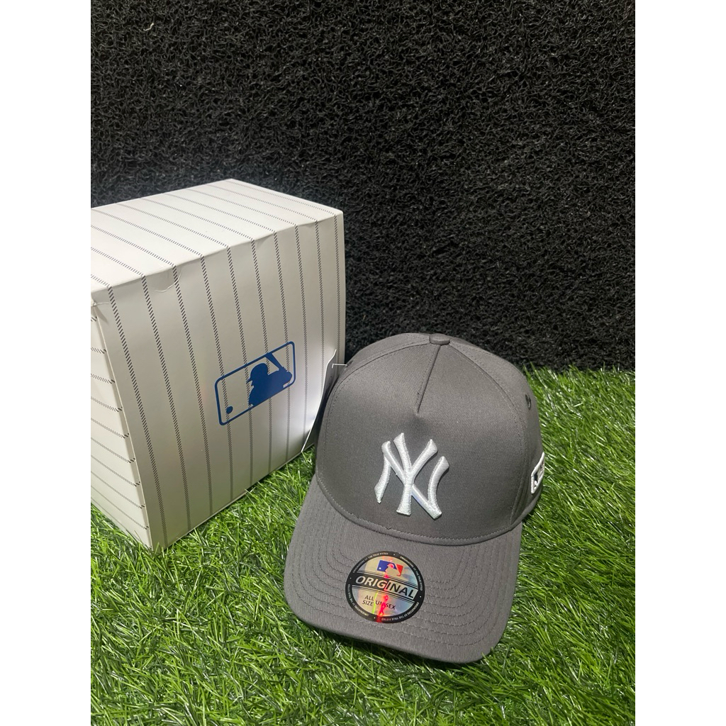 Logo NY Putih Bahan Kain Warna Abu Grey Topi Premium Unisex