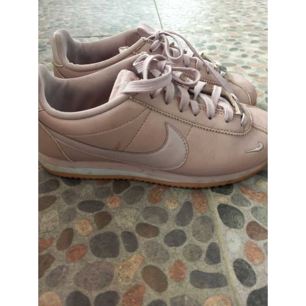 Sepatu wanita sneaker (PRELOVED)