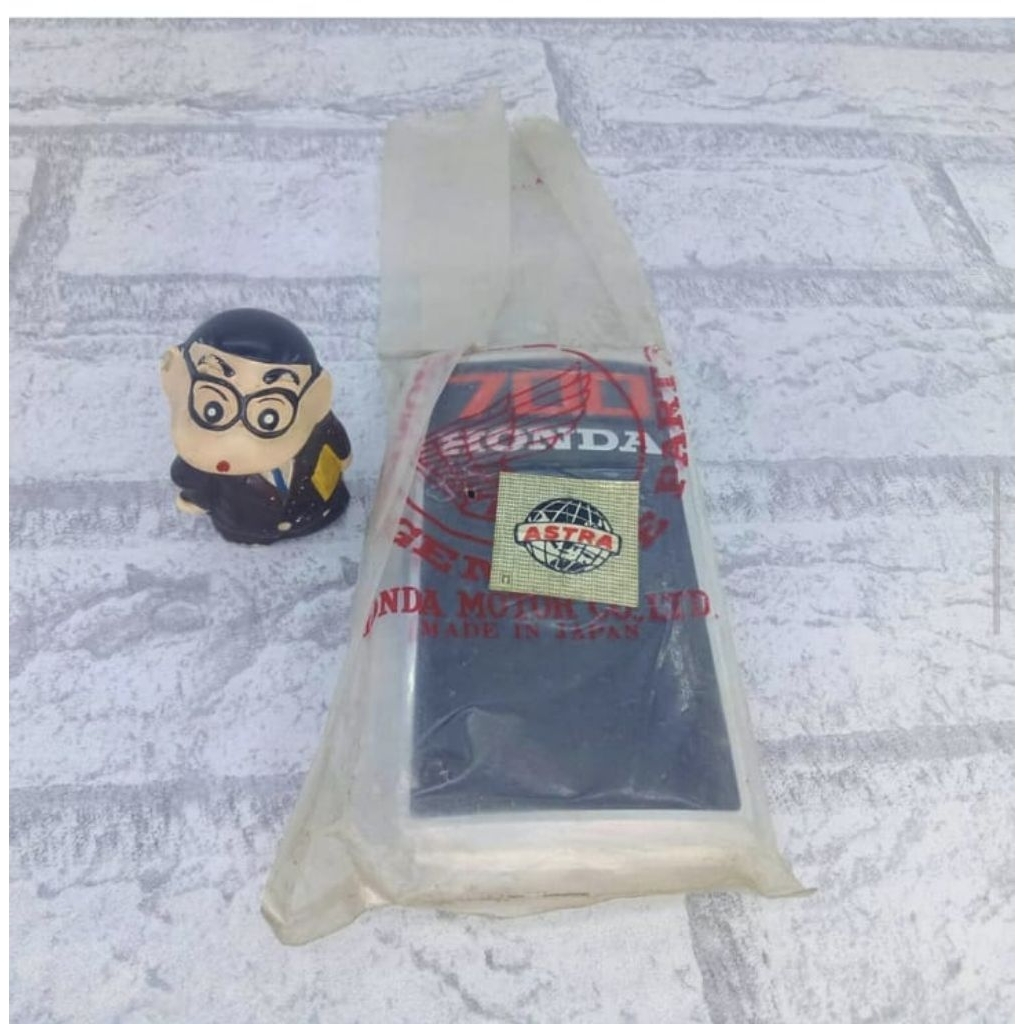 Emblem dada dasi honda C700 Original bukan C800 C70 astrea star grand prima win 64330-GB0-890 Origin