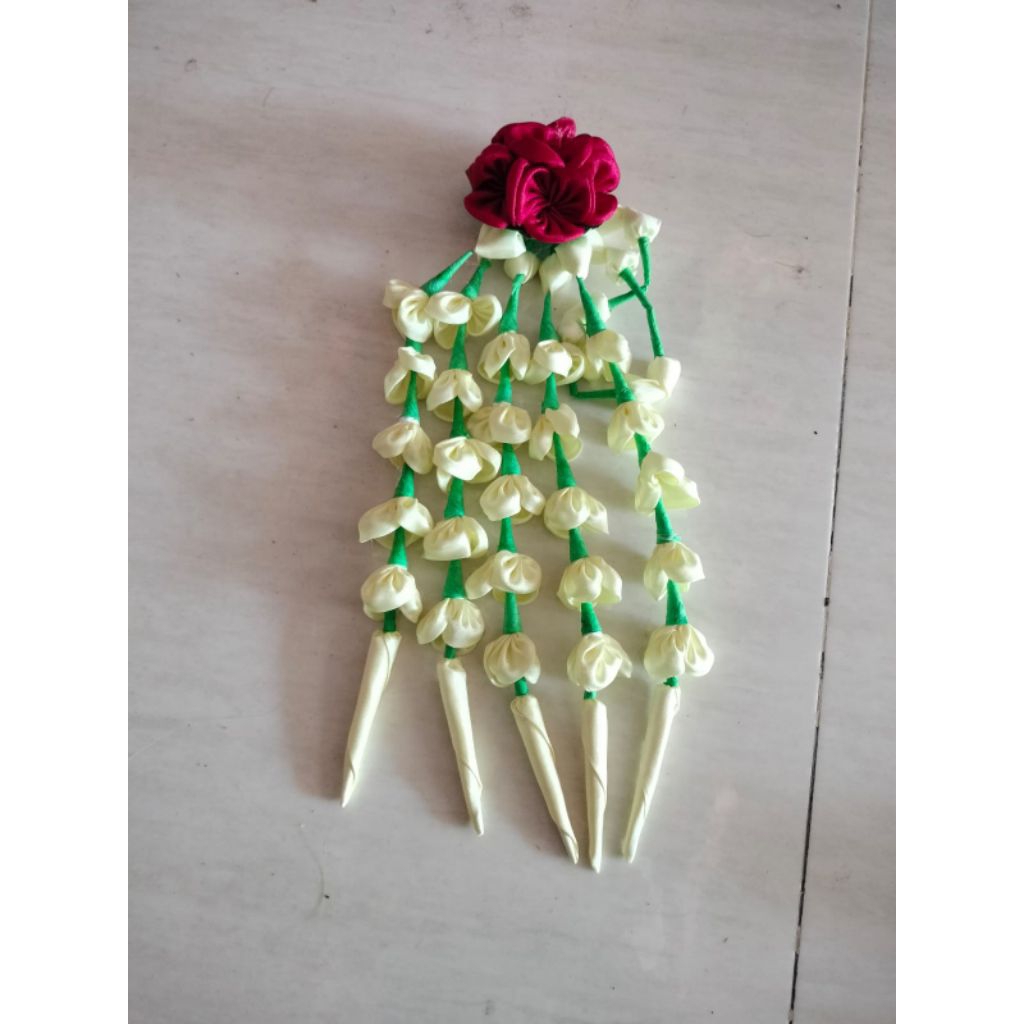 kolong keris/Bunga melati palsu