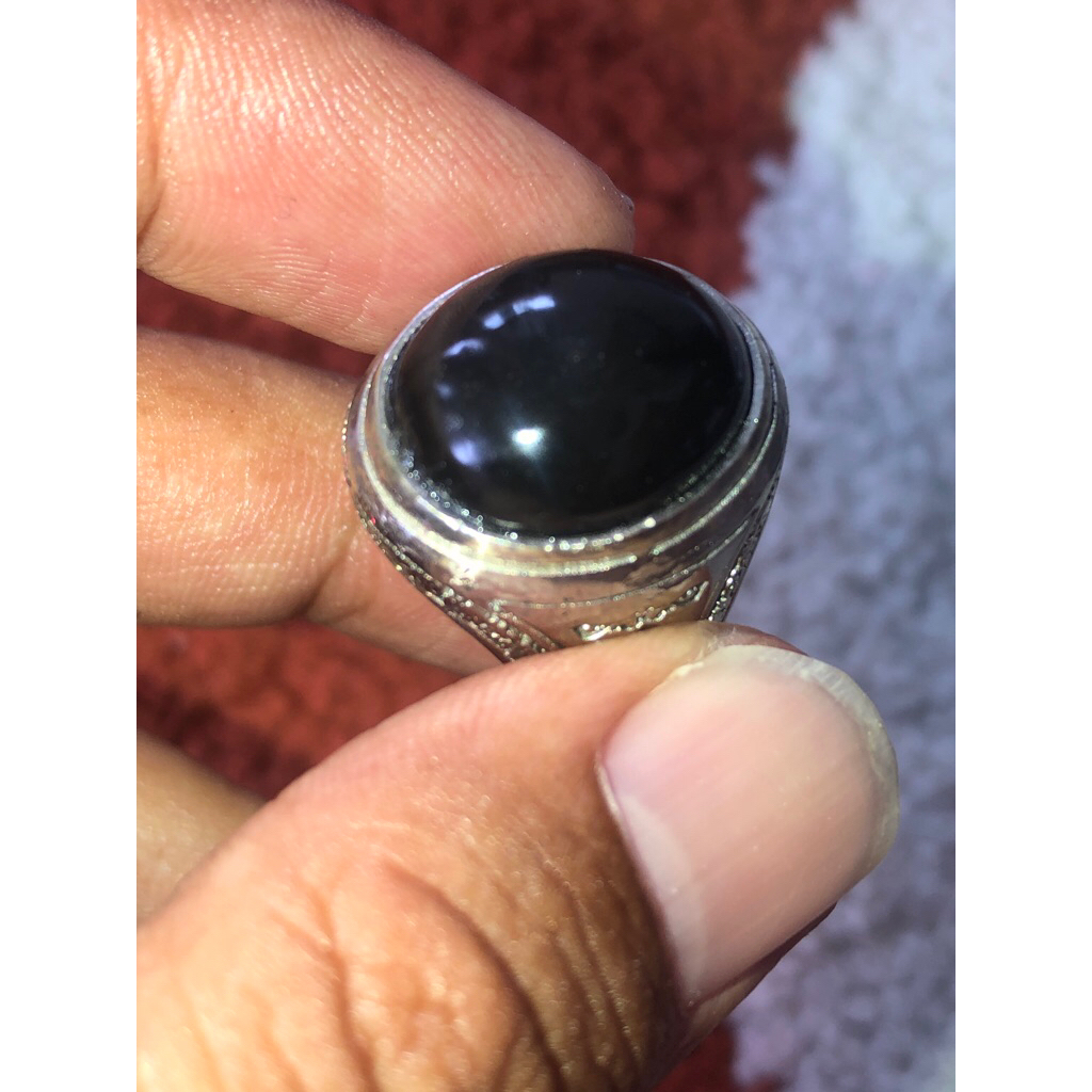 Batu kecubung tanduk magnet