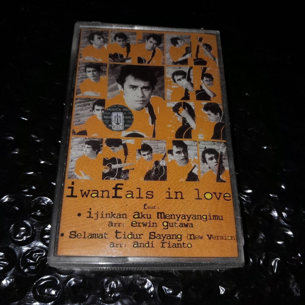 kaset pita iwan fals in love